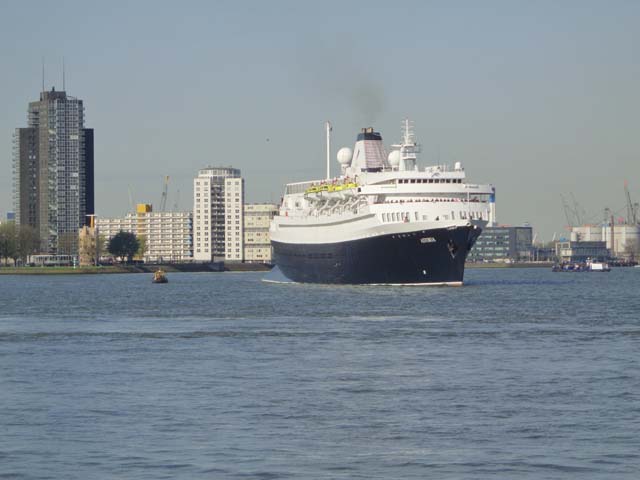 Cruiseschip ms Astoria van Cruise & Maritime Voyages aan de Cruise Terminal Rotterdam